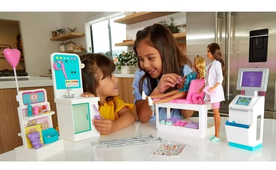 Muñeca Barbie Doctora Con Clínica Médica Gtn61 Mattel