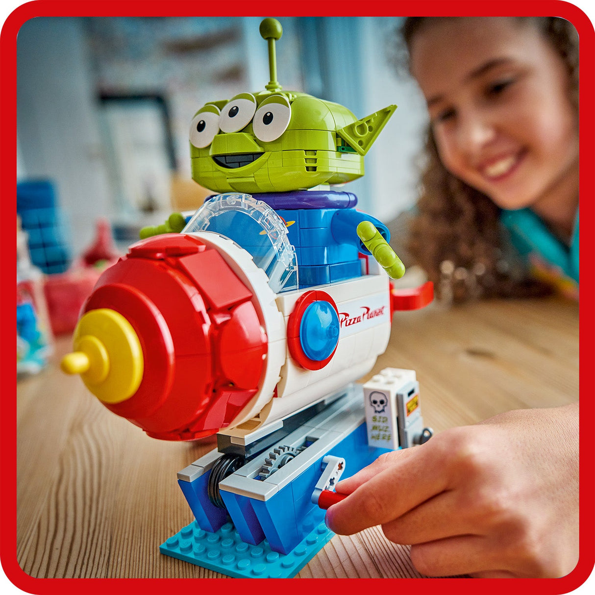 Lego Disney Alien Toy Story con Cohete Pizza Planet 43307 - vista 3