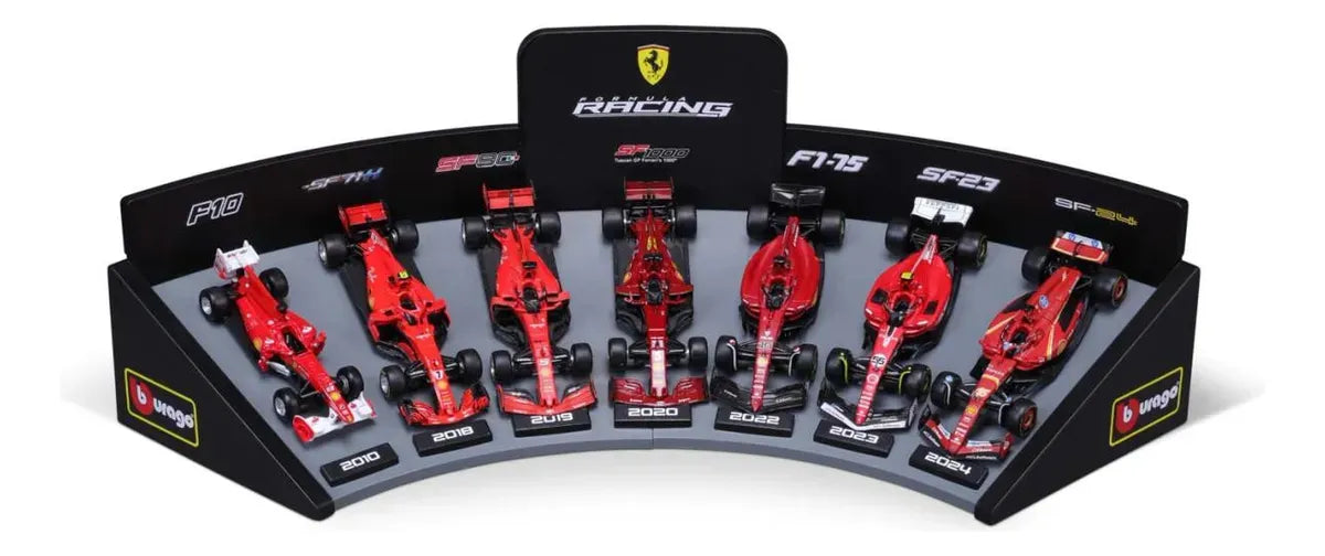 Bburago 1:43 Scuderia Ferrari: 7 Coches + Soporte de Exposición 18-36864