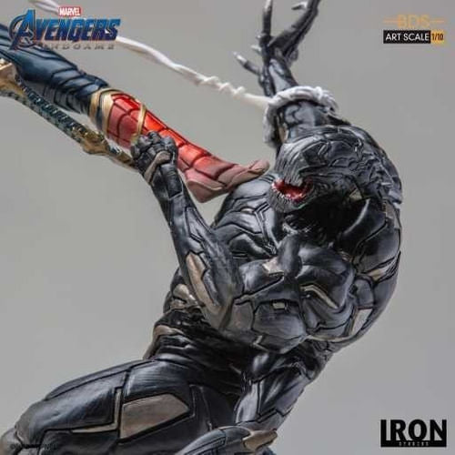 Figura Avengers Iron Spider Vs Outrider 1:10 Iron Studios