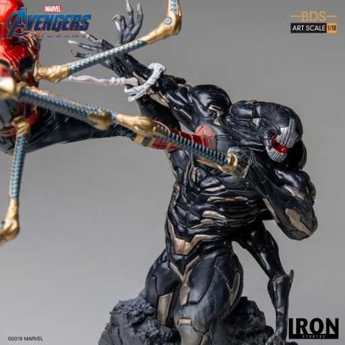 Figura Avengers Iron Spider Vs Outrider 1:10 Iron Studios