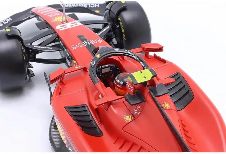 Bburago 1:24 Ferrari SF-23 w/helmet, LECLERC 18-26808