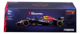 Bburago 1:24 Oracle Red Bull Racing RB19 w/helmet, VERSTAPPEN 18-28030