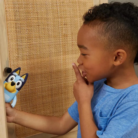 Bluey Muñeco jugando a las escondidas 91576
