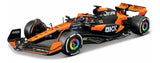 Bburago 1:24 McLaren MCL38 w/helmet, PIASTRI 18-28033