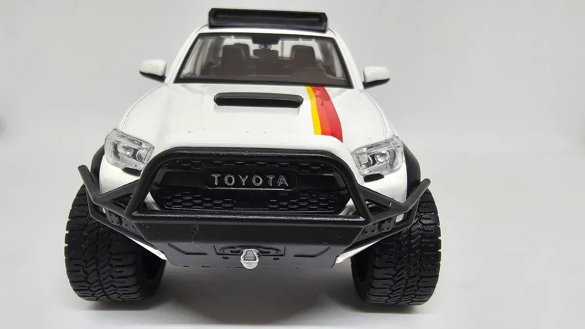 Maisto 1:24 Toyota Tacoma TRD Off-Road Blanco 32546