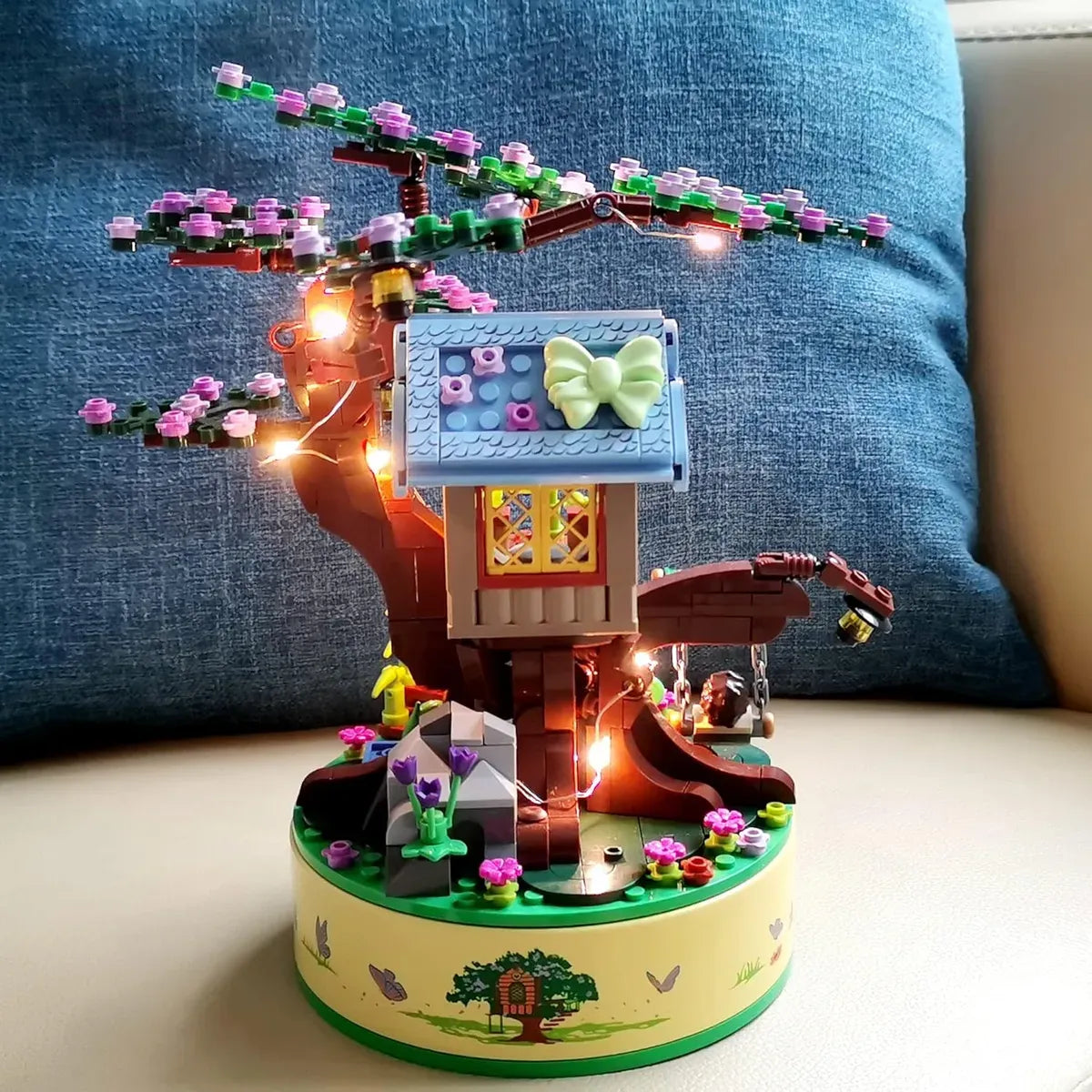 Panlos Bricks Cajita Musical Casa Del Árbol Con Luz 591pzs 22862