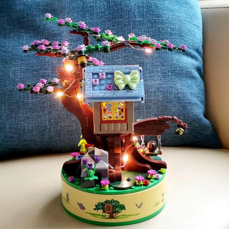 Panlos Bricks Cajita Musical Casa Del Árbol Con Luz 591pzs 22862